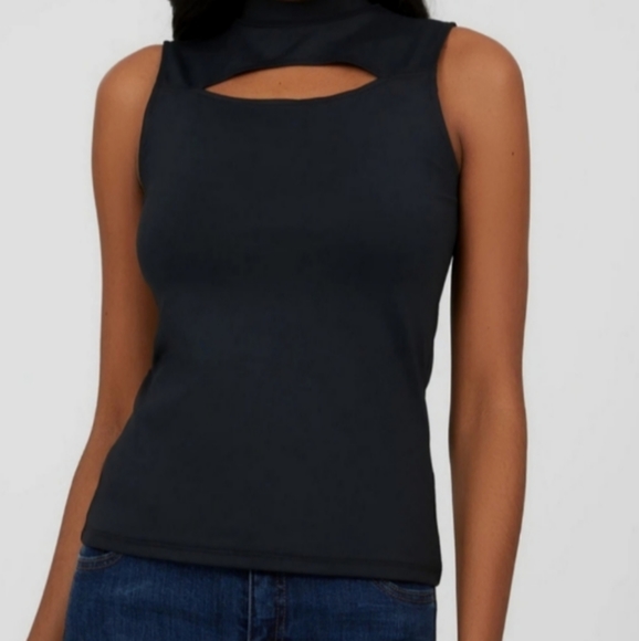 LAST CHANCE - Peek-A-Boo Tank Top - Picture 2 of 6